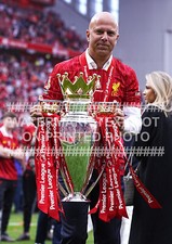 Arne slot trophy photo - slot,