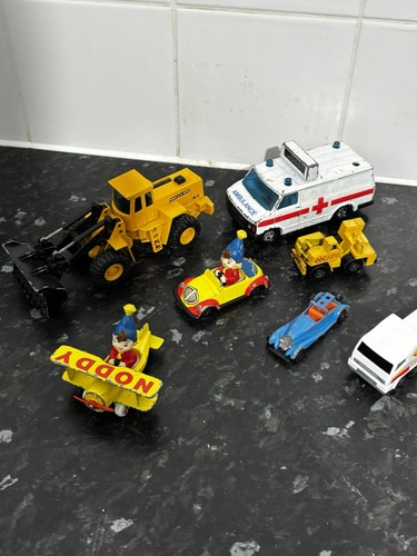 130 pieces corgi matchbox - 130,