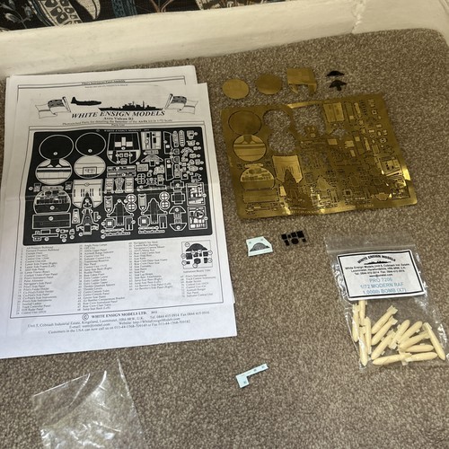 White ensign models - ensign, 1/72