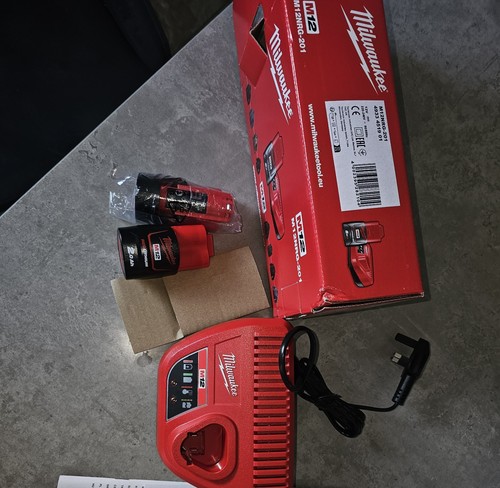Milwaukee m12 battery charger - m12,