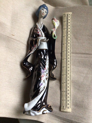 Figurine oriental lady - of,