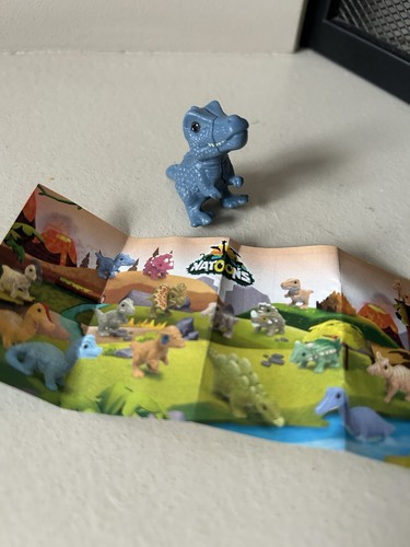 Allosaurus kinder surprise egg - allosaurus,