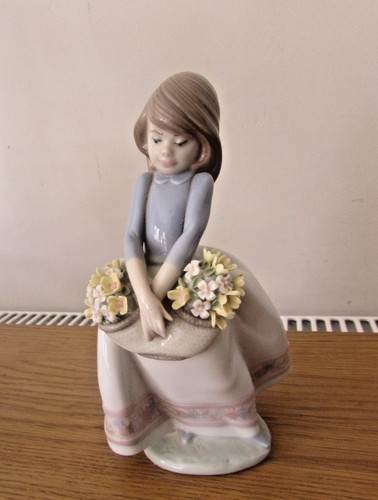 Lladro may flowers 5467 - "may,
