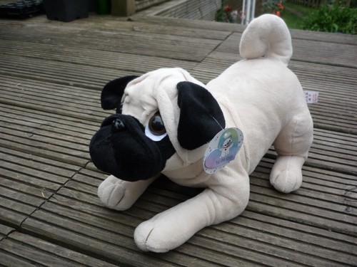 Bnwt pugs kisses playful - &,