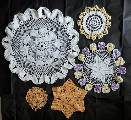 Group vintage table mats - of,