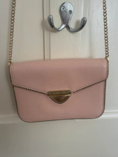 GUESS SMALL CROSS BODY BAG. PERFECT CONDITION.