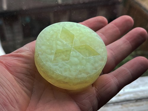 Uranium vaseline glass - vaseline,