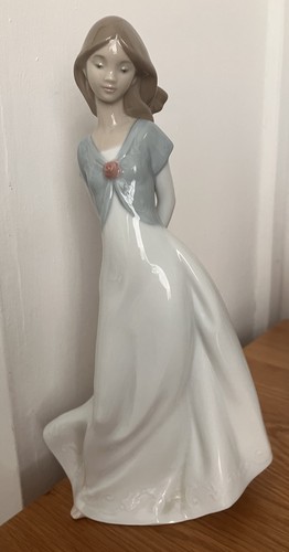 Lladro beautiful girl walking - beautiful,