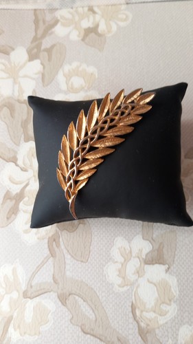 Vintage gold tone - leaf, brooch