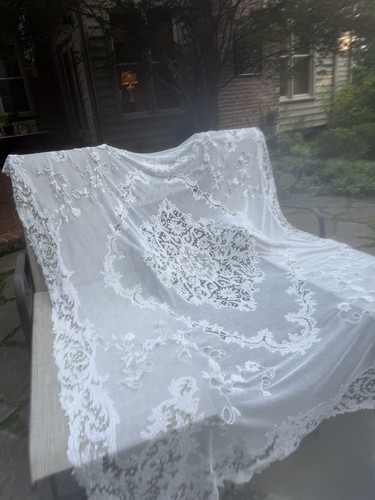 Exquisite antique lace - exquisite, bed