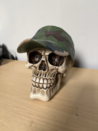 Camouflage hat skull statue - camouflage,