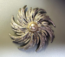 Vintage Brooch Sarah Coventry
