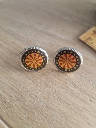 Vintage gold tone - gold, dartboard
