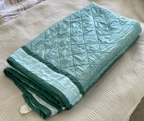 King size padded bedspread - size,