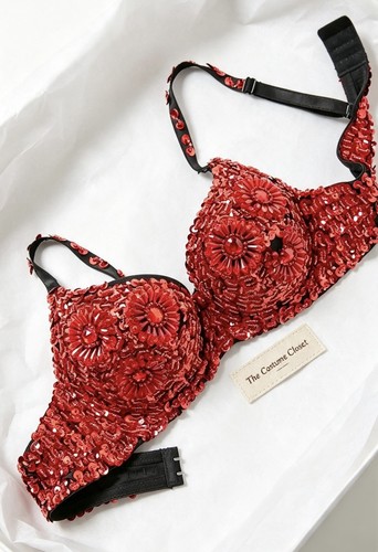 The costume closet red - the,