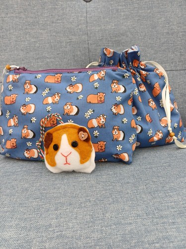 Guinea pig with zipped bag - with,