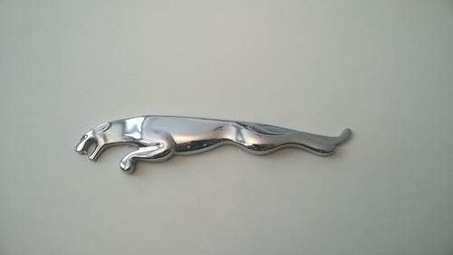 Jaguar rear badge - -,