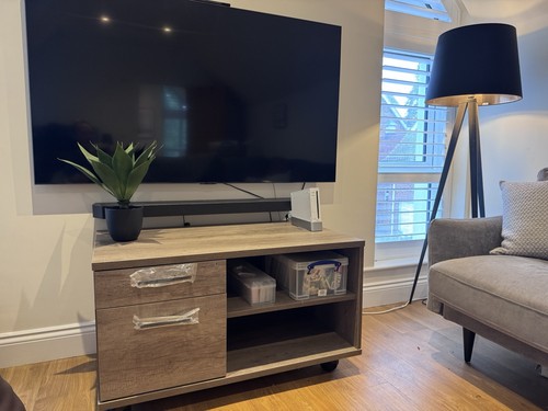 New media unit nebraska oak - media,