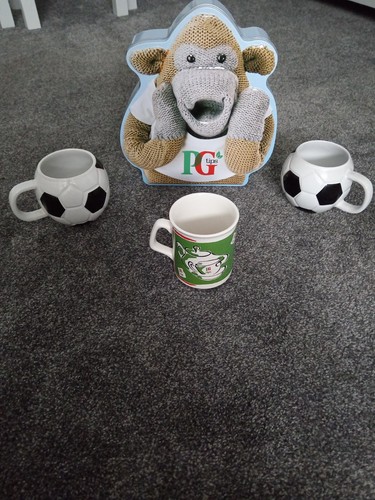Tips monkey tin football - tin,