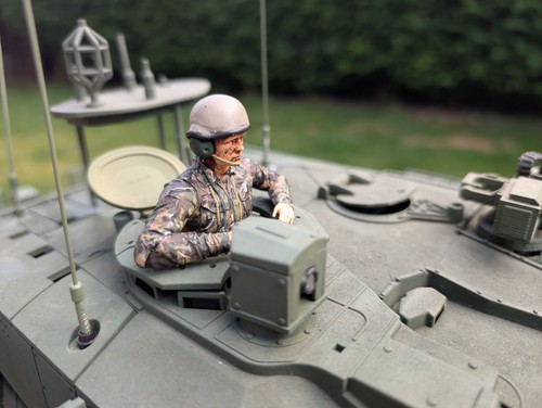 British tank crew figure - 1/16,