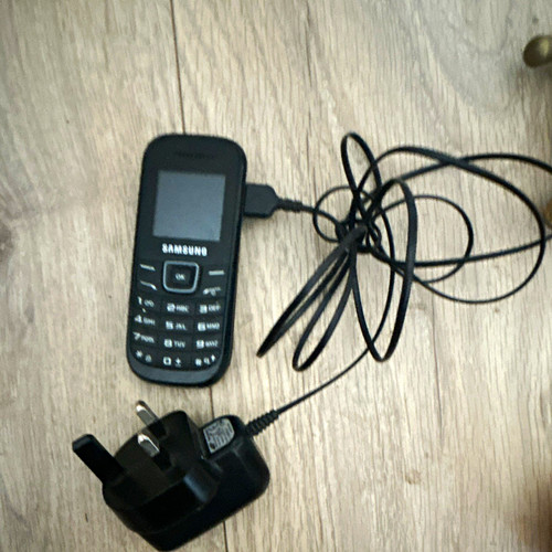 Samsung b2710 black bar - samsung, gt-b2710