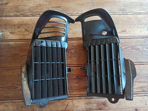 Pair radiator grilles - grilles,