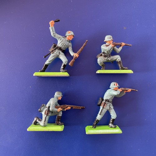 Britains deetail toy soldiers - britains,