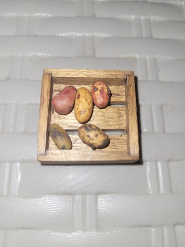 Scale dolls house - 1:12,