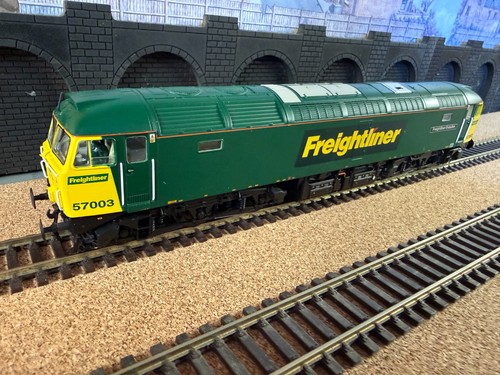 Bachmann class freightliner - bachmann,