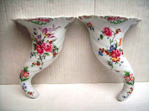 Pair royal worcester - of,