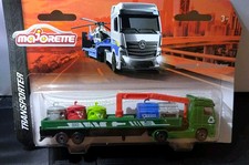 Majorette Mercedes Benz Actors