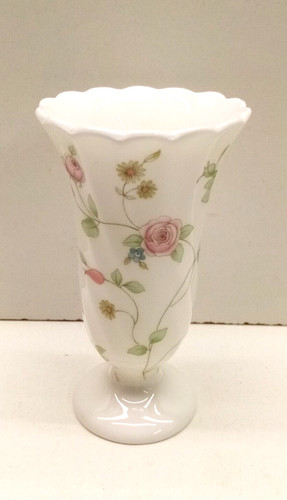 Wedgwood bone china small vase - bone,