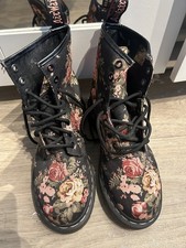 Lace Up Floral Dr  Martens -