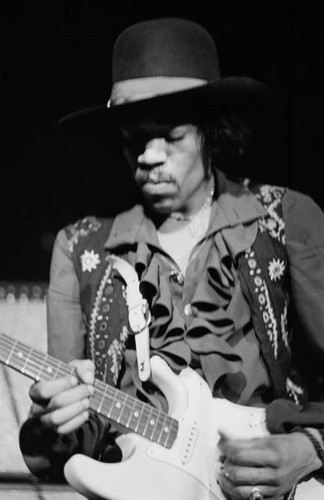 Jimi hendrix playing fender - hendrix,