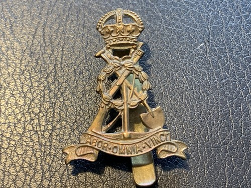 Labour corps cap badge - labour,