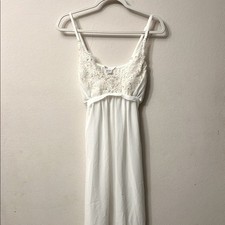 Vintage Bella Donna White Lace