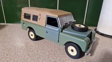 Universal Hobbies Land Rover Serie II/ III Soft Top 1:18 Scale Diecast Model Car