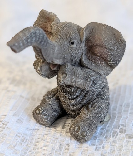 Small sitting baby elephant - small,