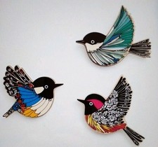 3 FLYING SONG BIRDS 2D rustic