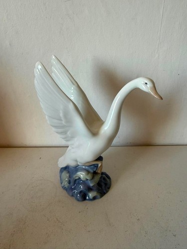 Vintage nao lladro swan - by,