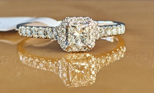 9ct white gold 50ct natural - 0.50ct,