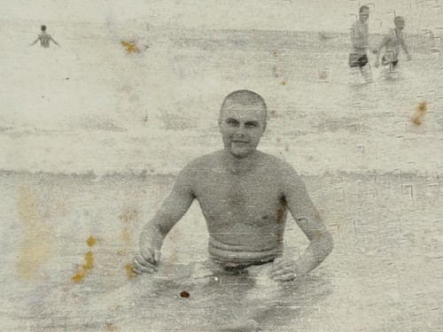 Shirtless guys trunks - shirtless,