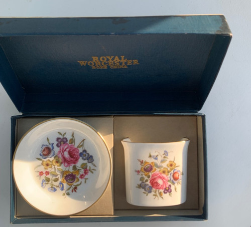 Beautiful small bone china - small, bud