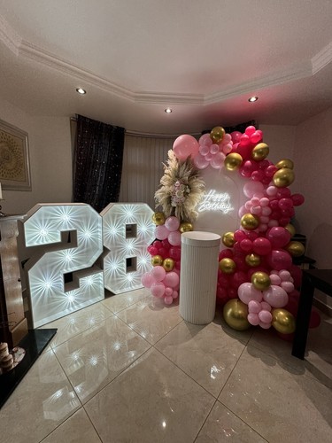 Light numbers for hire - up, 4