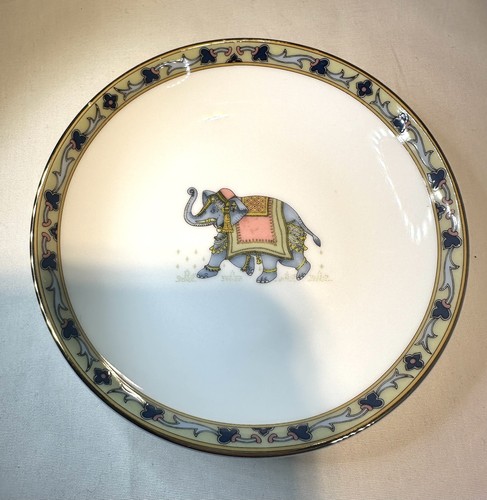 Wedgwood blue elephant - , round
