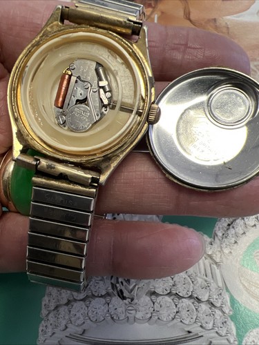 Timex quartz gold - q, tone