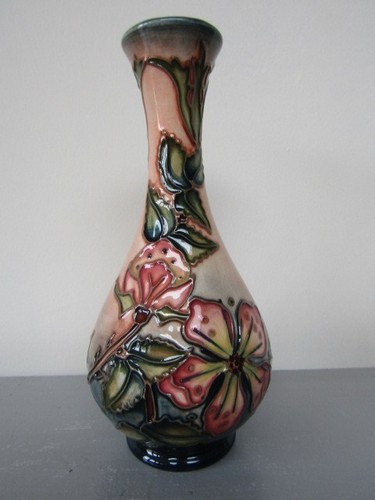 Moorcroft vase sweet briar - in,