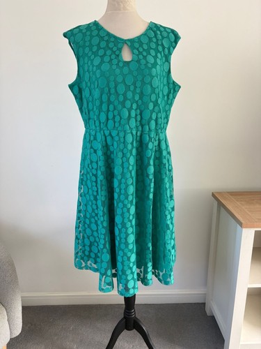 Nightingales green lace - green, spotty