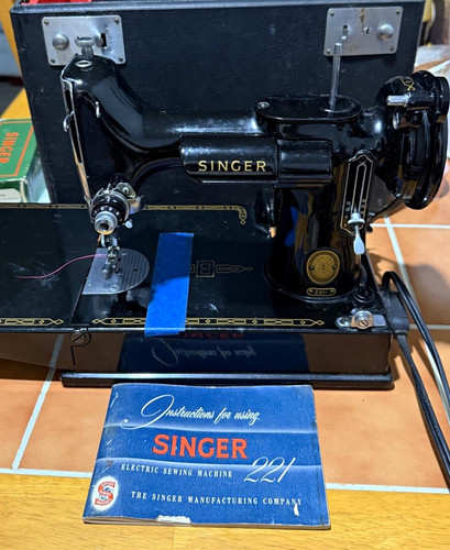 Singer 221 electric portable - singer,
