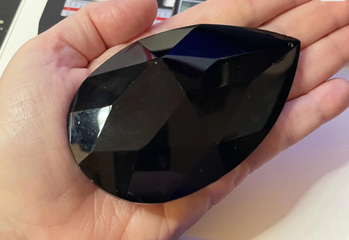 Black facet teardrop hole - black,